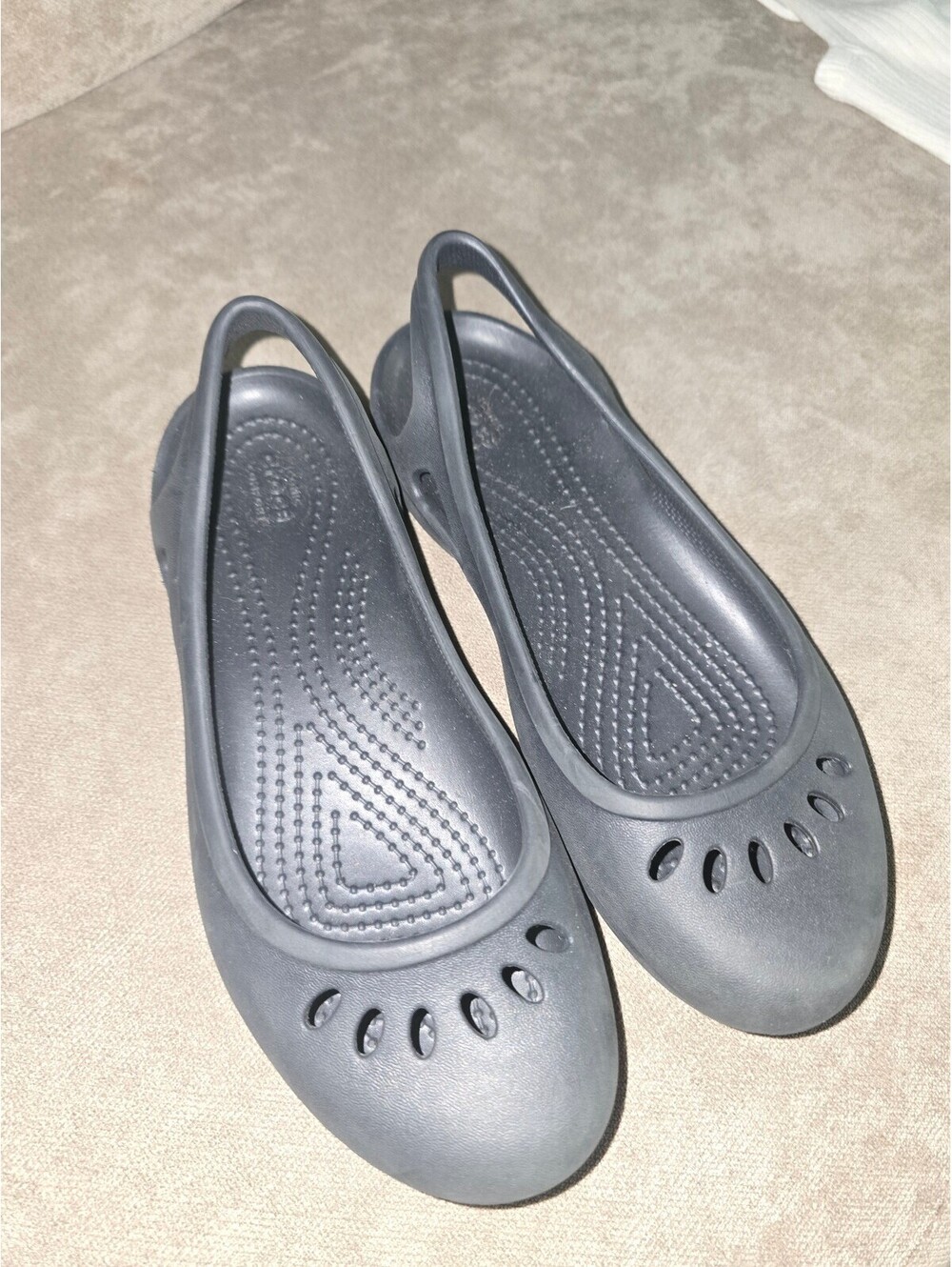 Crocs girl's Black Slingback Flats Size 11